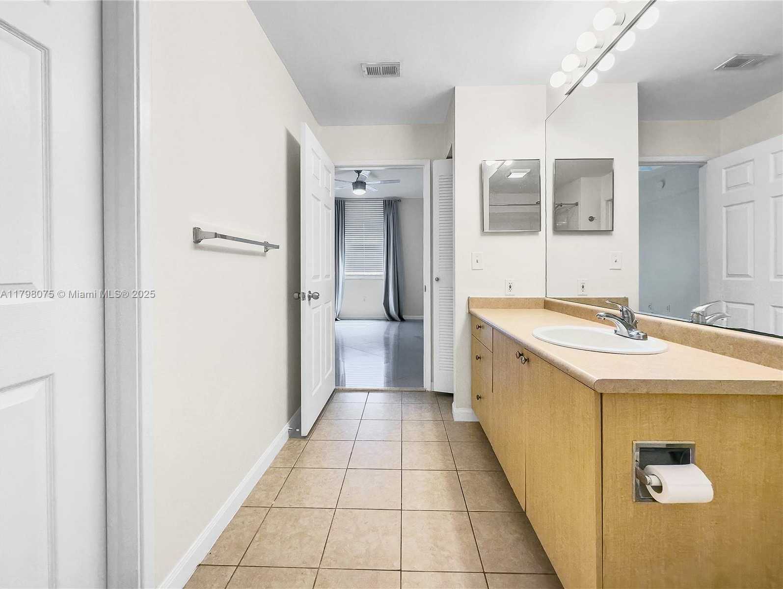Small Image of 1900 VAN BUREN ST #105B, Hollywood Number 13