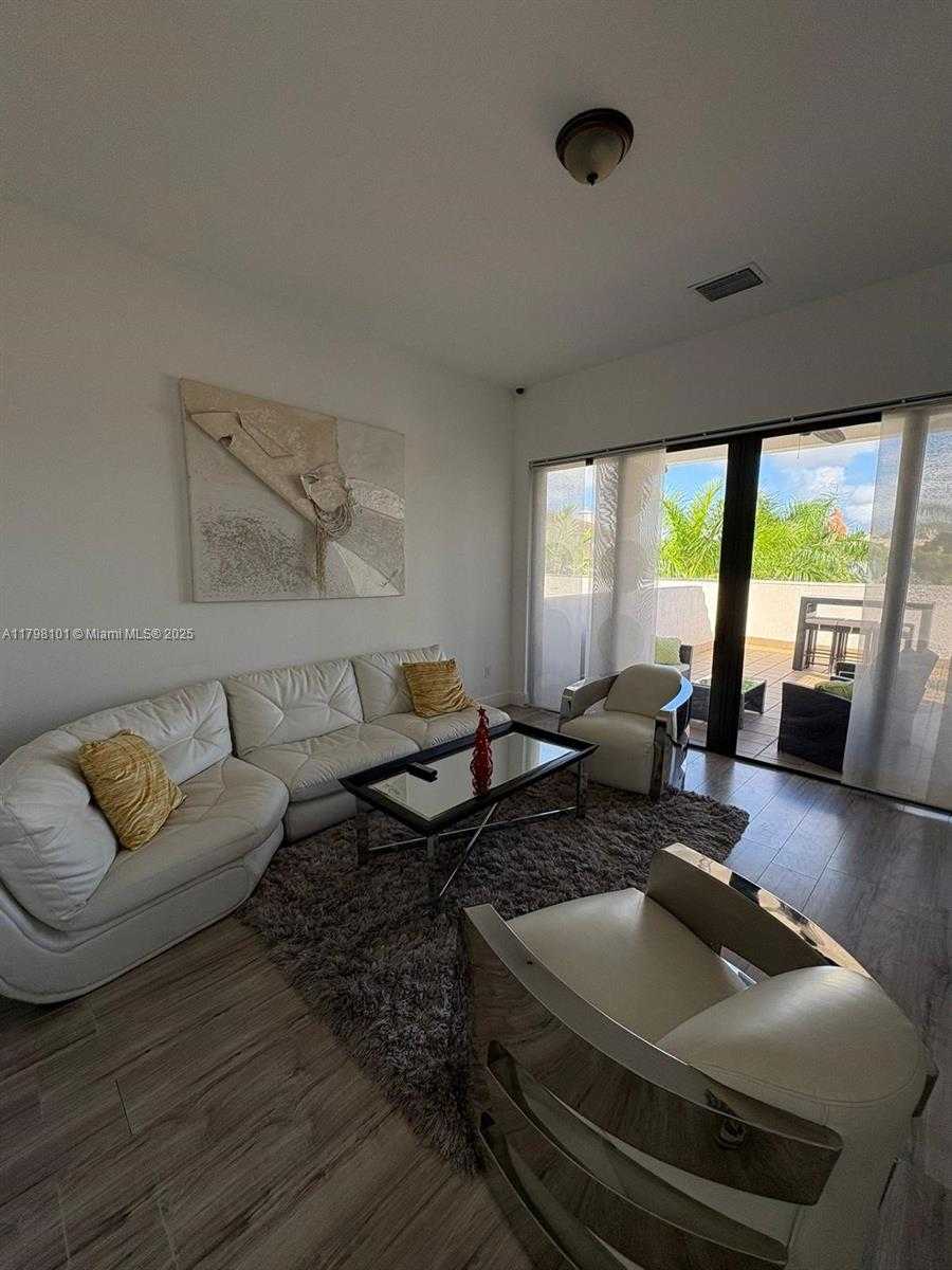 Small Image of 5200 NW 83rd Ct, Doral, FL 33166, USA Number 11