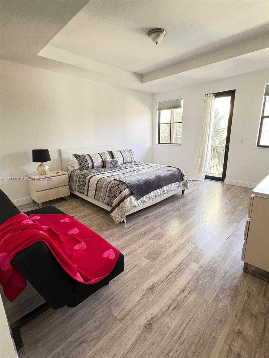 Small Image of 5200 NW 83rd Ct, Doral, FL 33166, USA Number 13