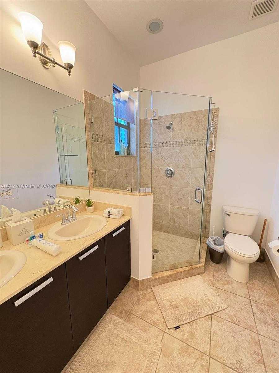 Small Image of 5200 NW 83rd Ct, Doral, FL 33166, USA Number 16