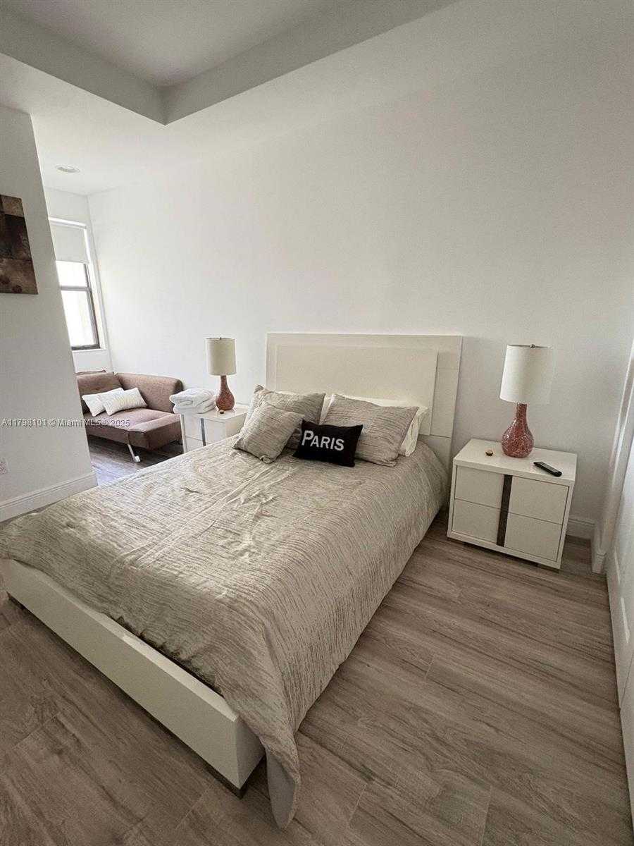 Small Image of 5200 NW 83rd Ct, Doral, FL 33166, USA Number 18