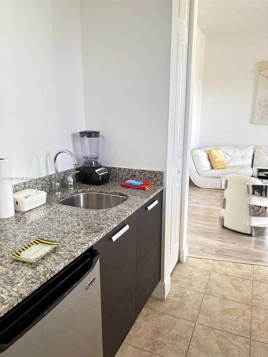 Small Image of 5200 NW 83rd Ct, Doral, FL 33166, USA Number 19
