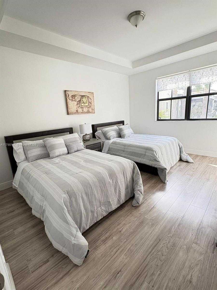 Small Image of 5200 NW 83rd Ct, Doral, FL 33166, USA Number 22