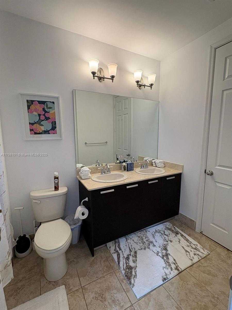 Small Image of 5200 NW 83rd Ct, Doral, FL 33166, USA Number 24