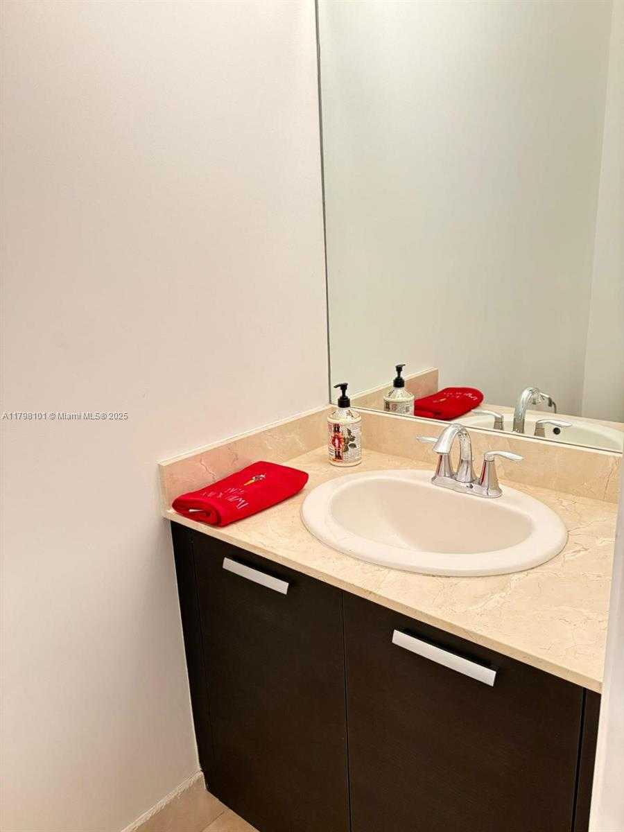 Small Image of 5200 NW 83rd Ct, Doral, FL 33166, USA Number 25