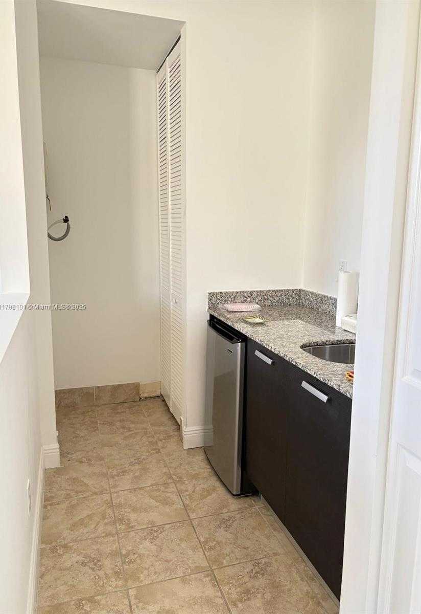 Small Image of 5200 NW 83rd Ct, Doral, FL 33166, USA Number 3