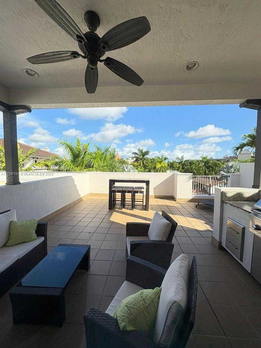 Small Image of 5200 NW 83rd Ct, Doral, FL 33166, USA Number 5