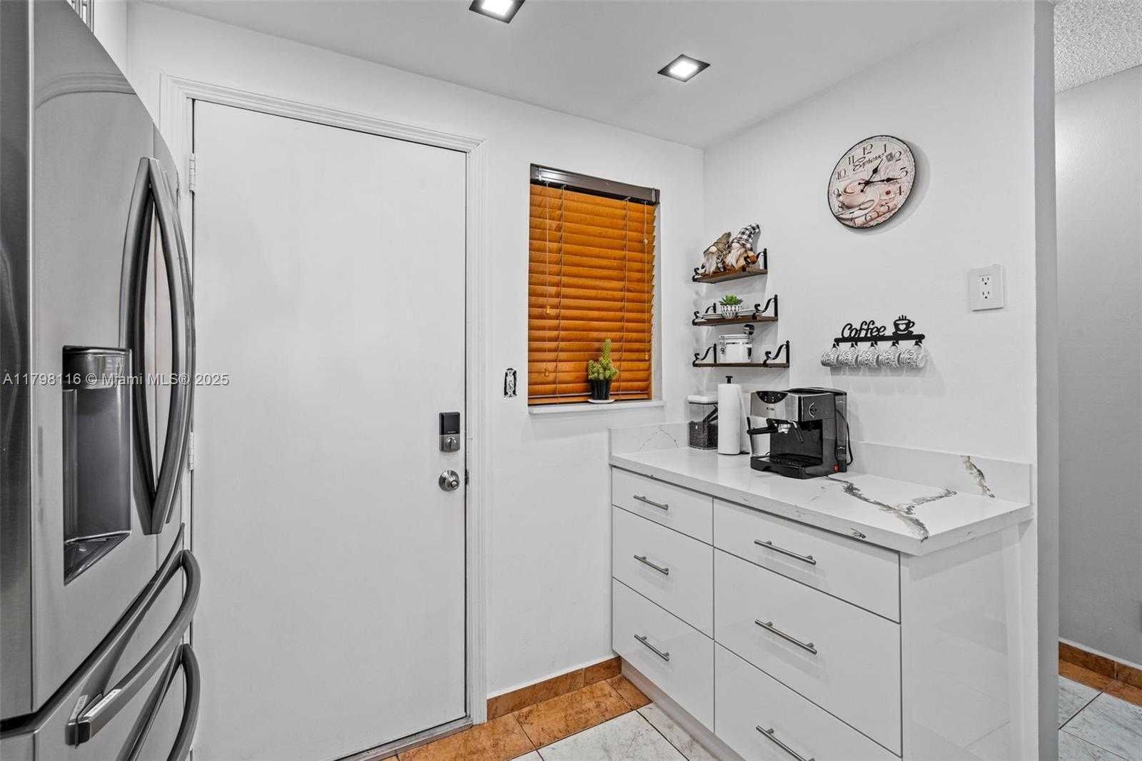Small Image of 421 NORTH EAST 14TH AVE #103, Hallandale Beach Number 5