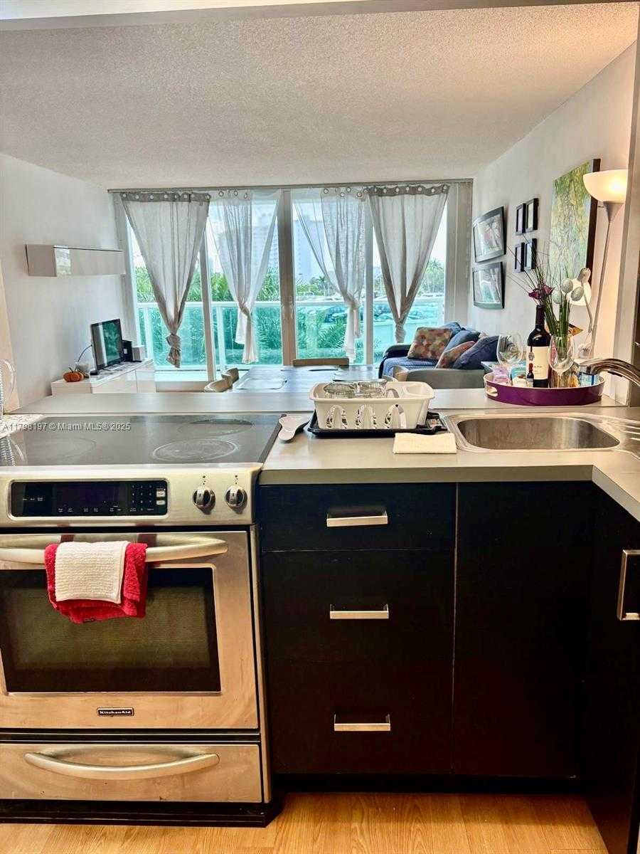 Small Image of 100 BAYVIEW DR #302, Sunny Isles Beach Number 4