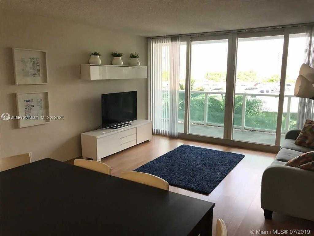 Small Image of 100 BAYVIEW DR #302, Sunny Isles Beach Number 5