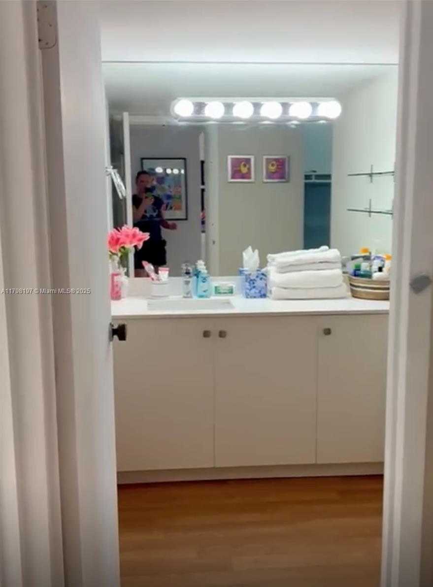 Small Image of 100 BAYVIEW DR #302, Sunny Isles Beach Number 9