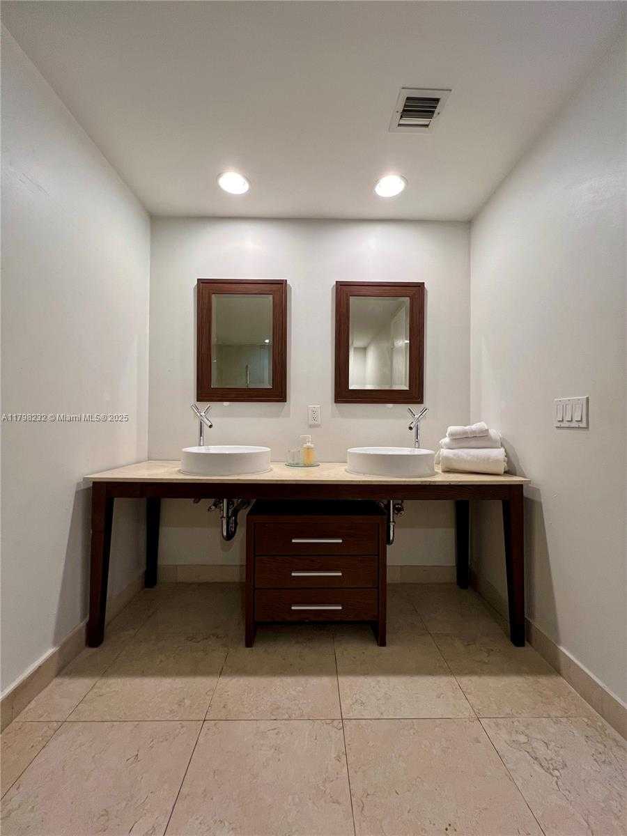 Small Image of 485 BRICKELL AVE #4410, Miami Number 13