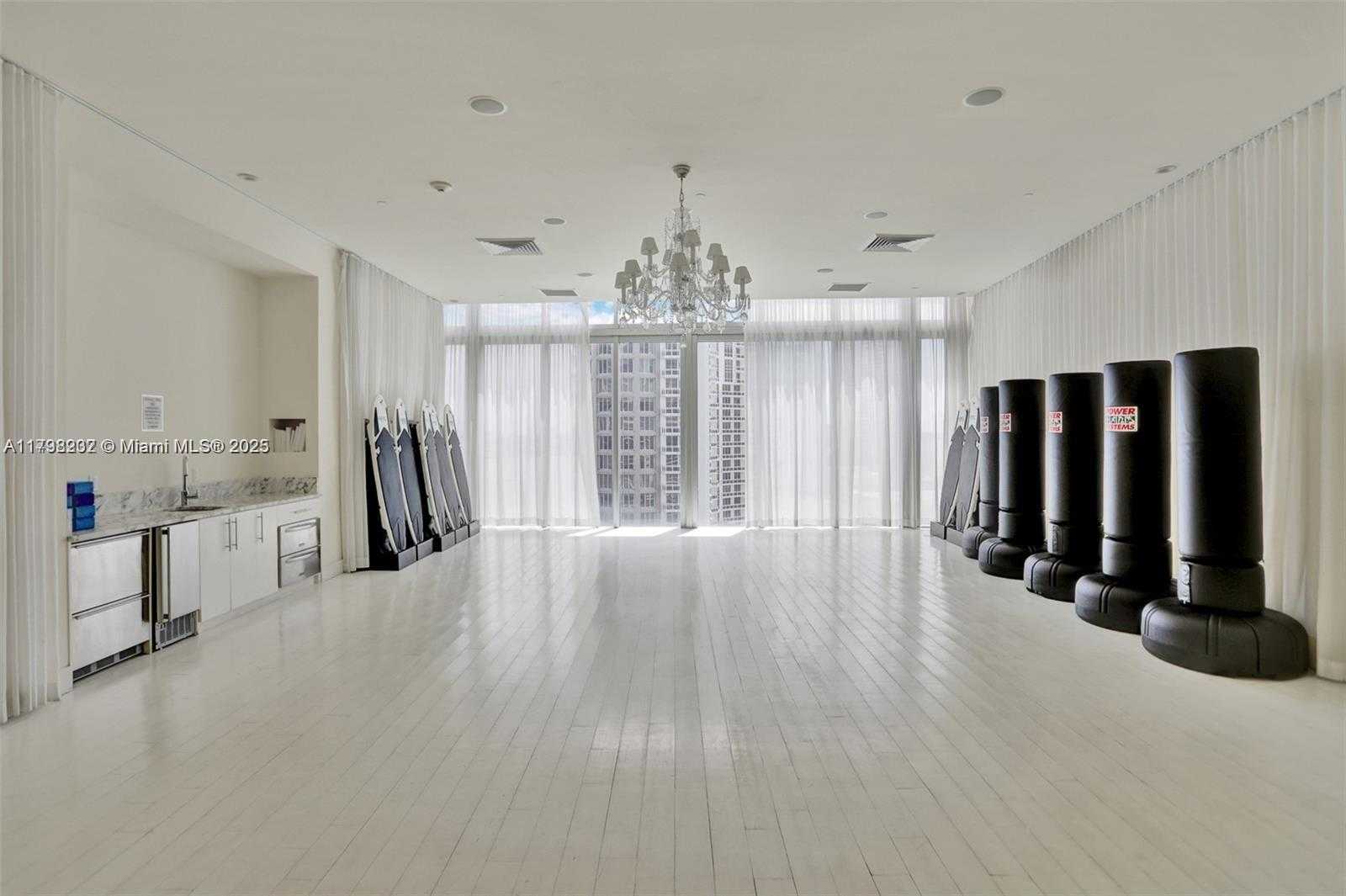 Small Image of 485 BRICKELL AVE #4410, Miami Number 32