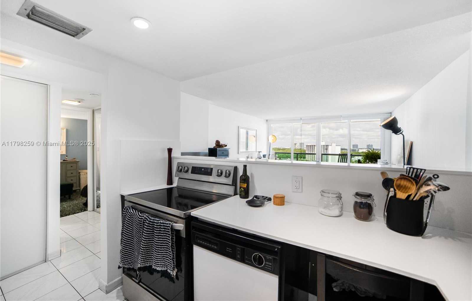 Small Image of 100 NORTH WEST BAYVIEW DR #1502, Sunny Isles Beach Number 2