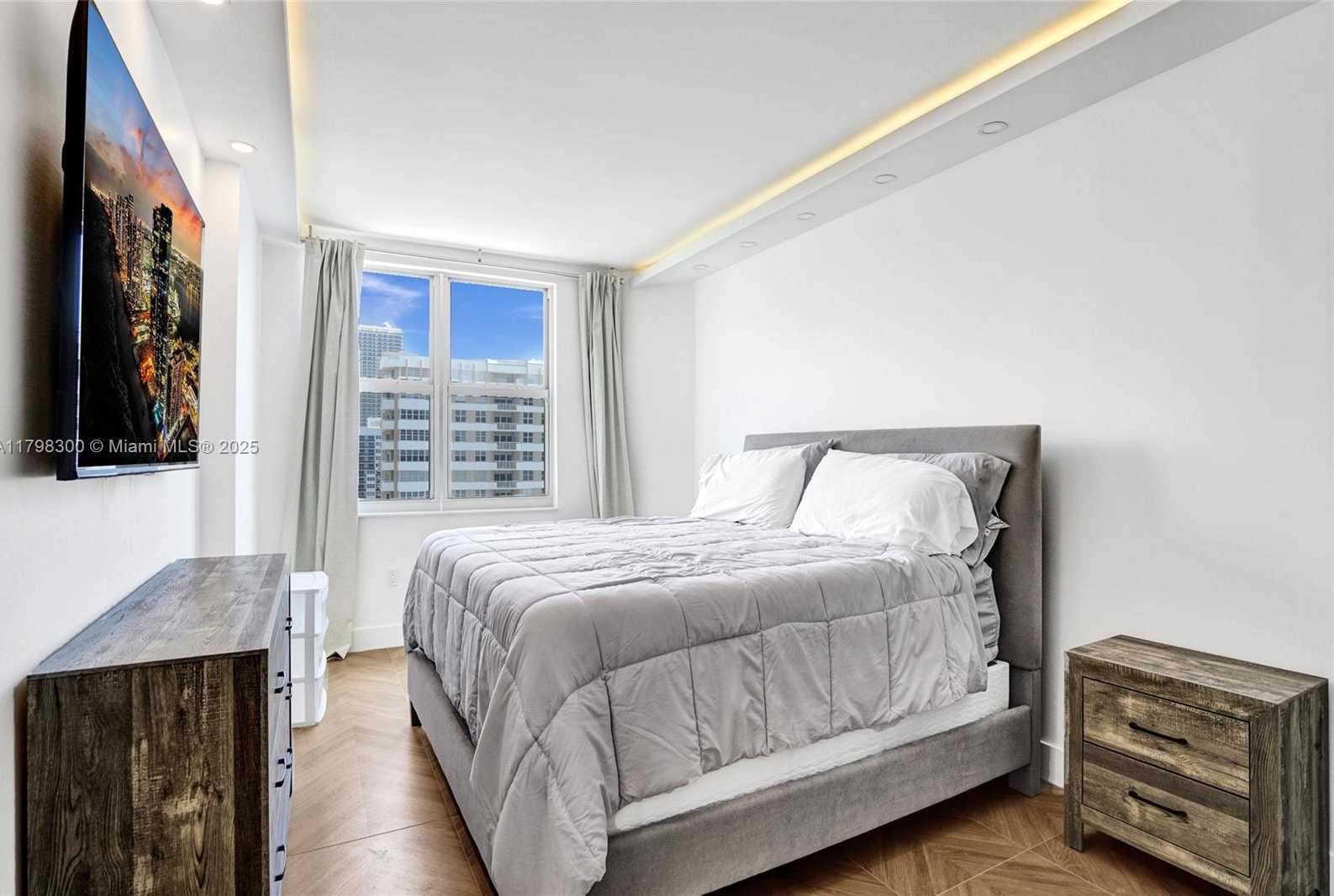 Small Image of 1980 SOUTH OCEAN DR #19H, Hallandale Beach Number 19