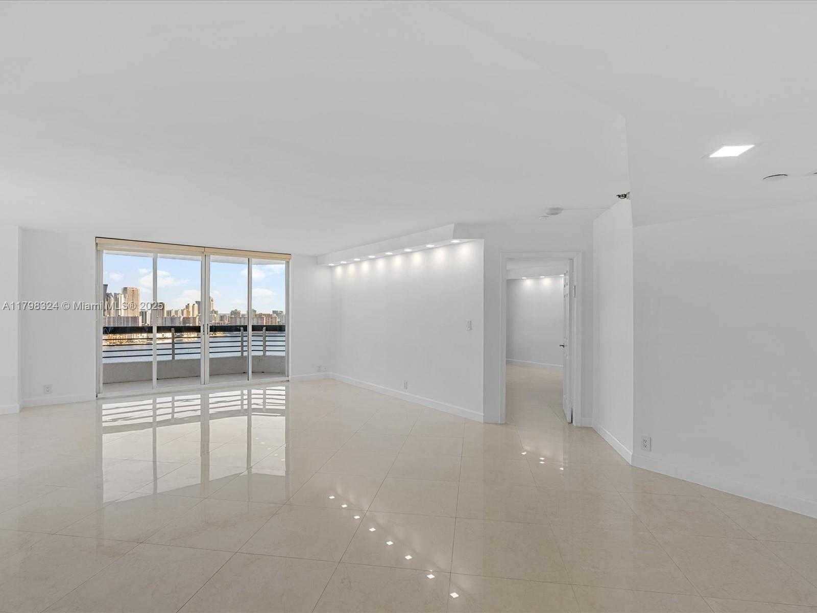 Small Image of 3530 MYSTIC POINTE DR #LPH10, Aventura Number 12