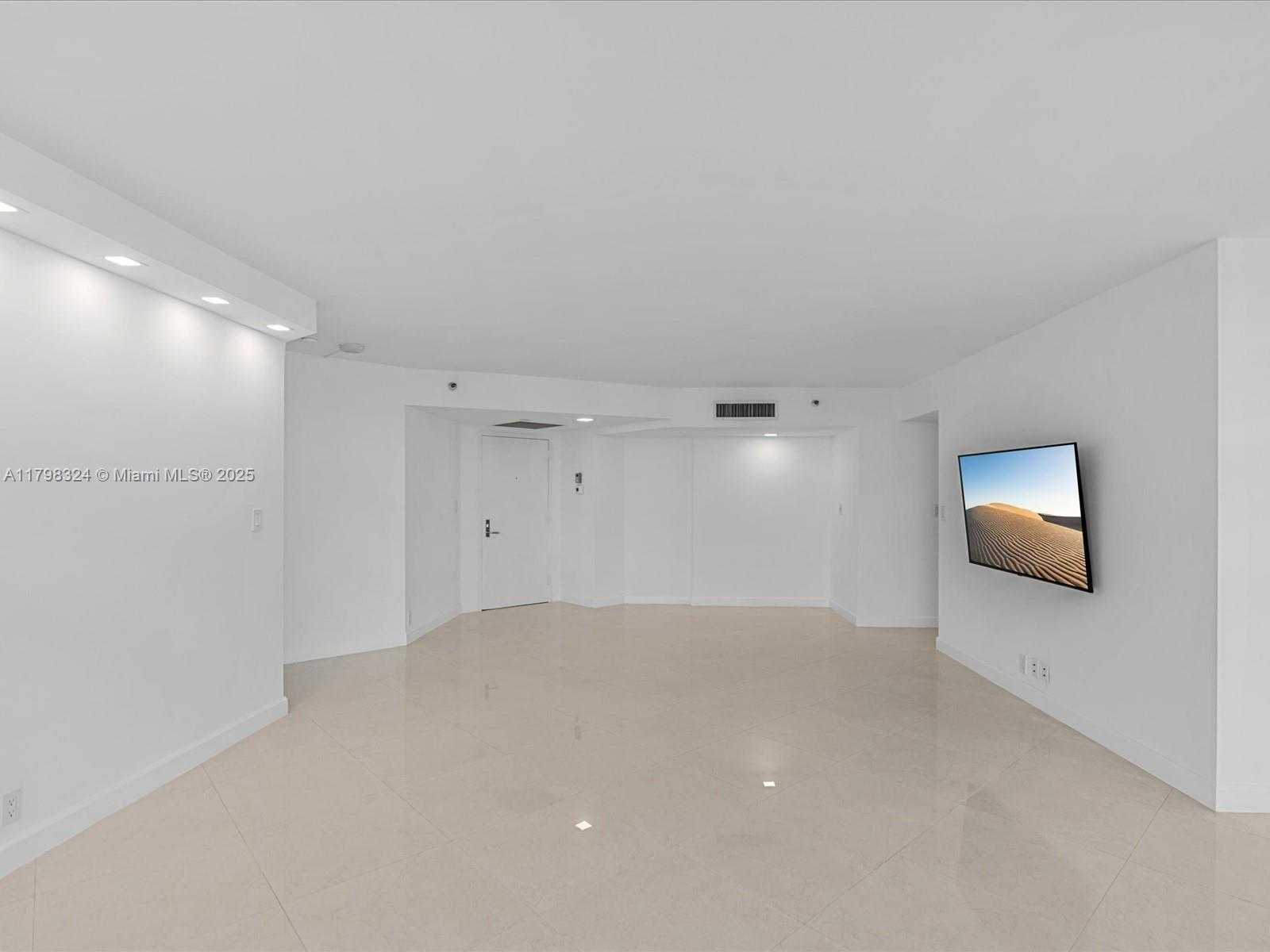 Small Image of 3530 MYSTIC POINTE DR #LPH10, Aventura Number 13