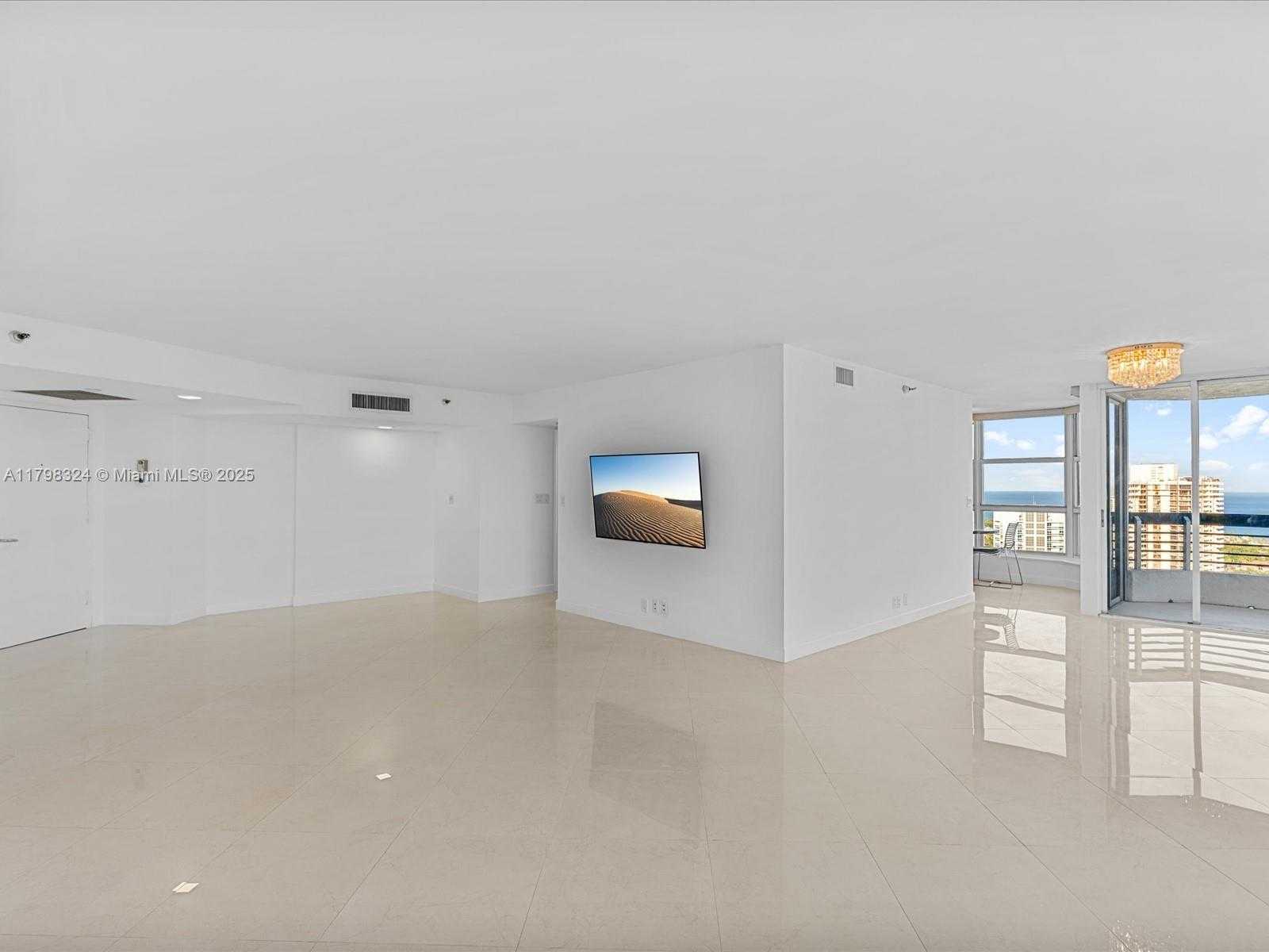 Small Image of 3530 MYSTIC POINTE DR #LPH10, Aventura Number 14