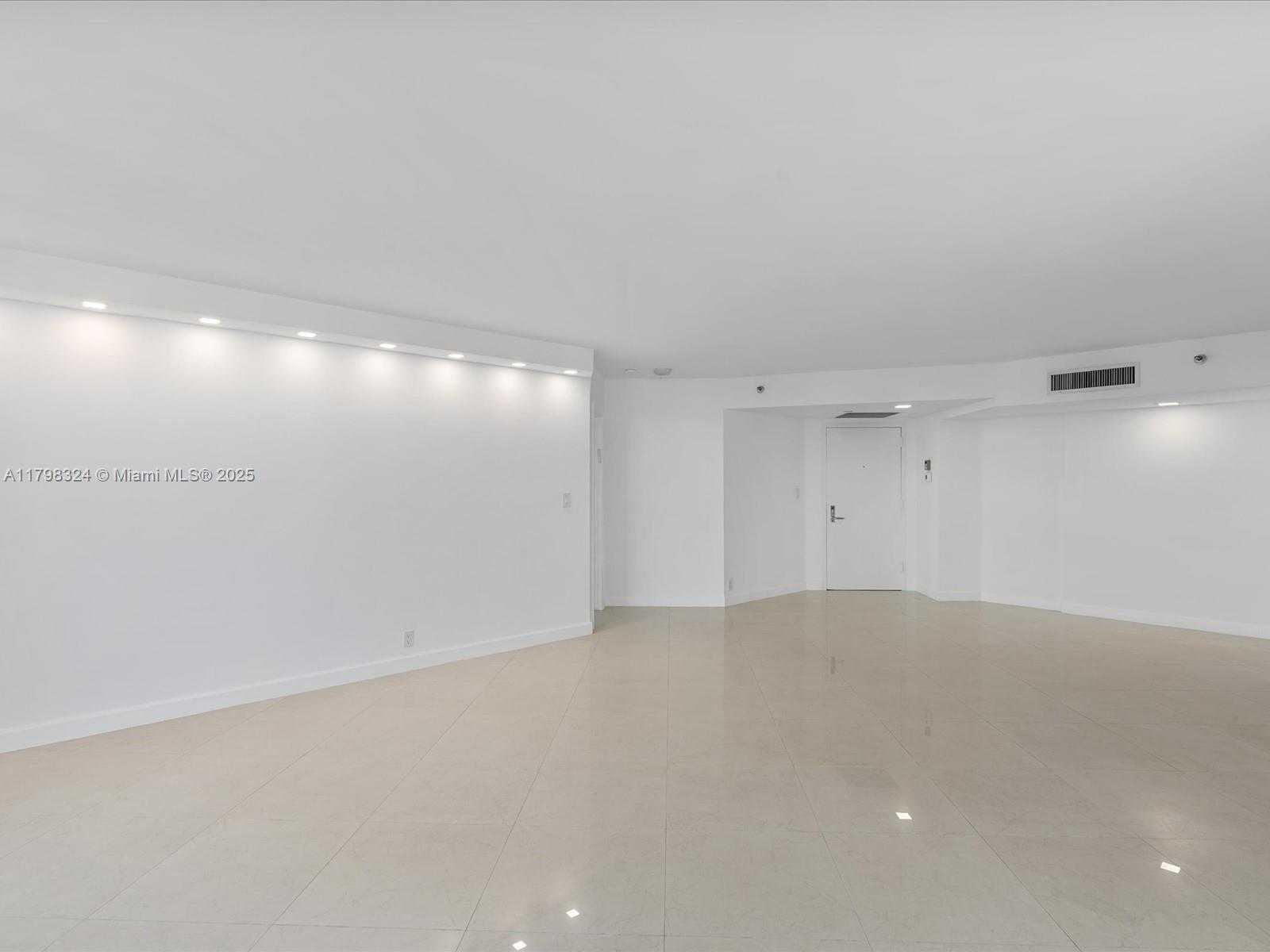Small Image of 3530 MYSTIC POINTE DR #LPH10, Aventura Number 15