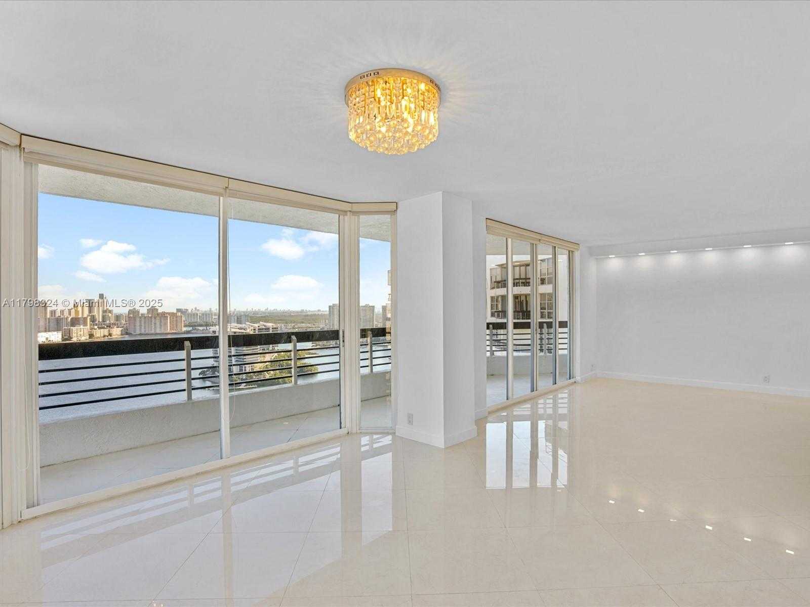Small Image of 3530 MYSTIC POINTE DR #LPH10, Aventura Number 17