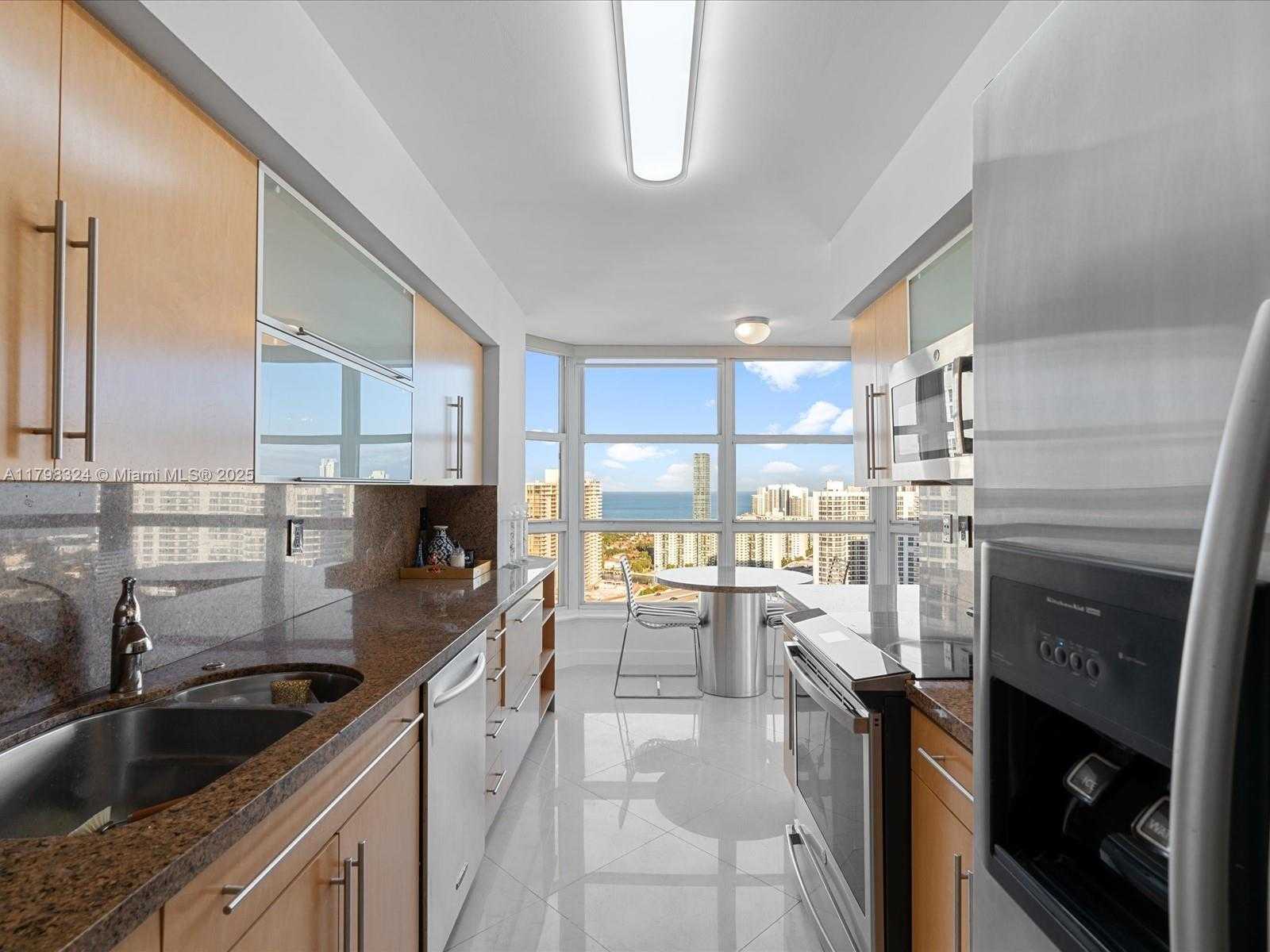 Small Image of 3530 MYSTIC POINTE DR #LPH10, Aventura Number 23