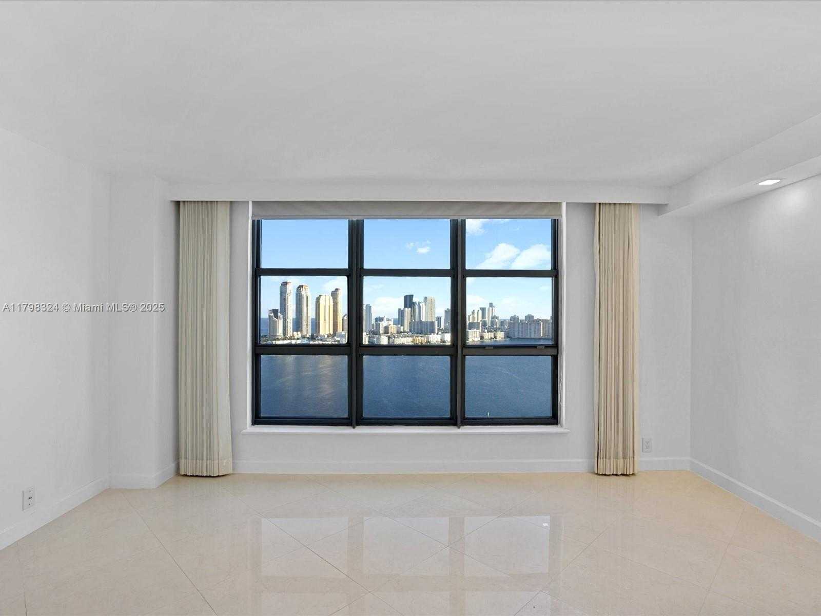 Small Image of 3530 MYSTIC POINTE DR #LPH10, Aventura Number 26