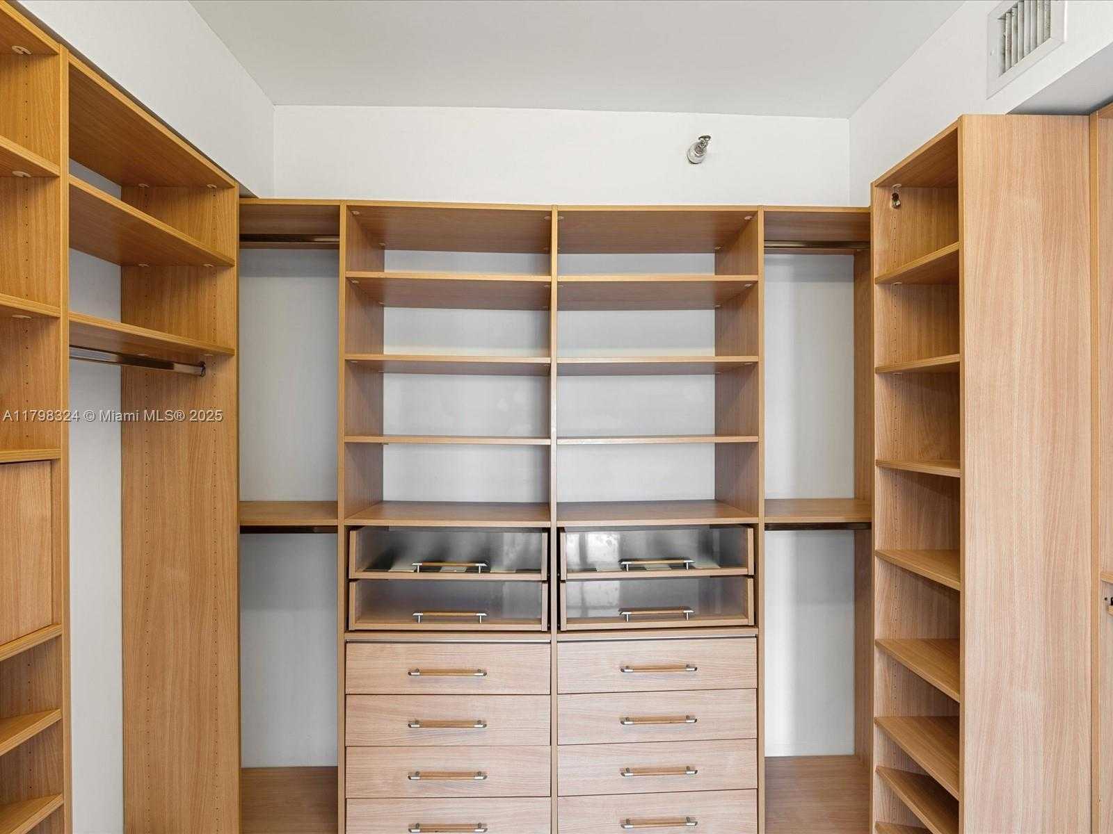Small Image of 3530 MYSTIC POINTE DR #LPH10, Aventura Number 28
