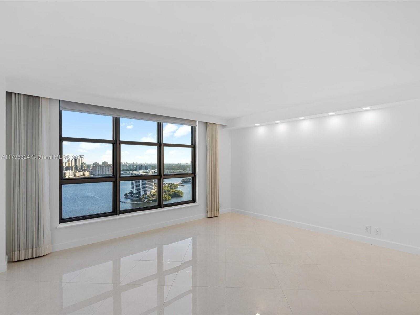 Small Image of 3530 MYSTIC POINTE DR #LPH10, Aventura Number 35