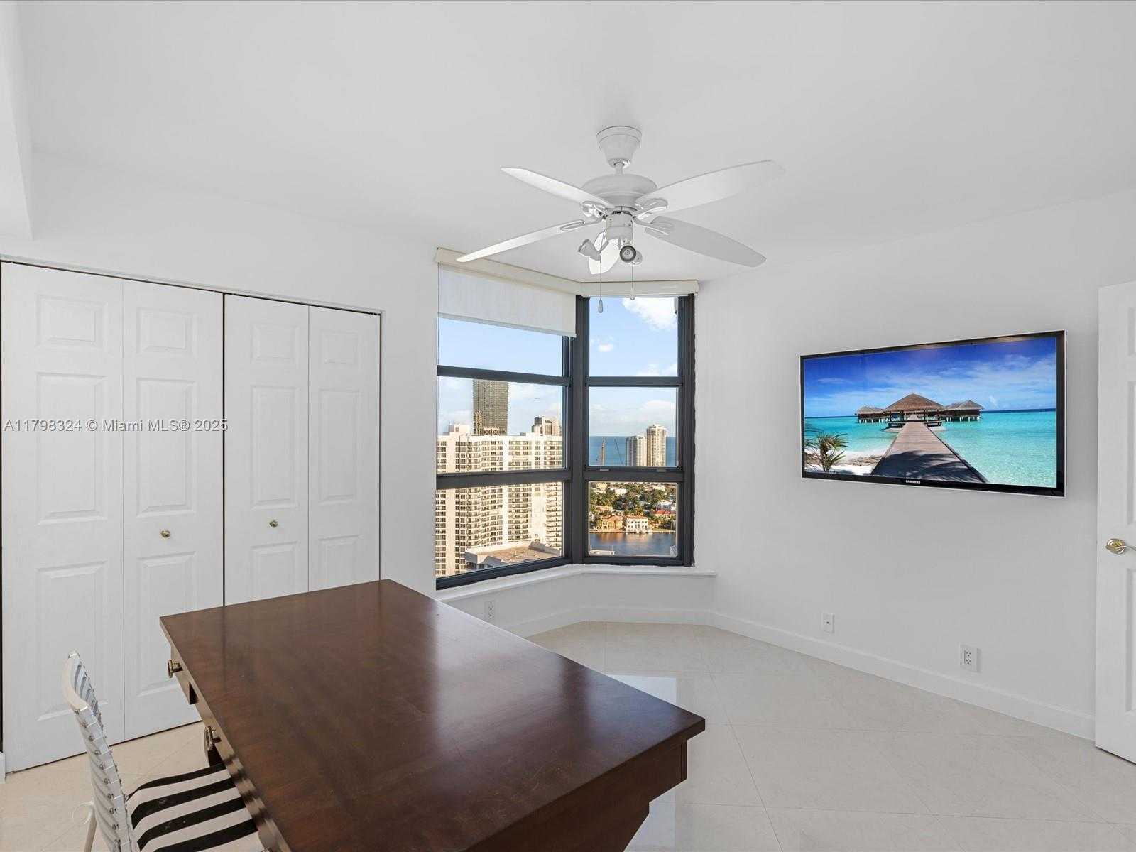 Small Image of 3530 MYSTIC POINTE DR #LPH10, Aventura Number 36