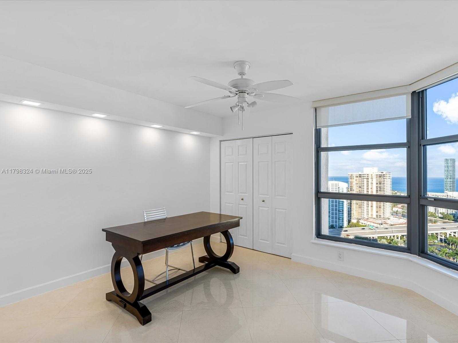 Small Image of 3530 MYSTIC POINTE DR #LPH10, Aventura Number 37