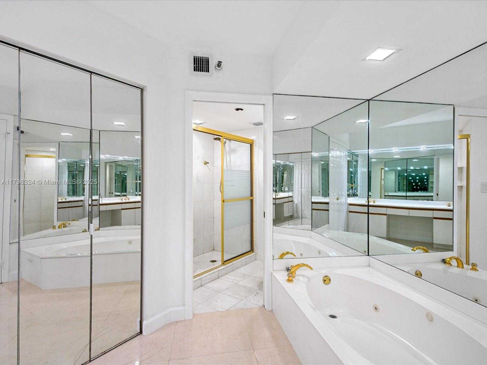 Small Image of 3530 MYSTIC POINTE DR #LPH10, Aventura Number 38