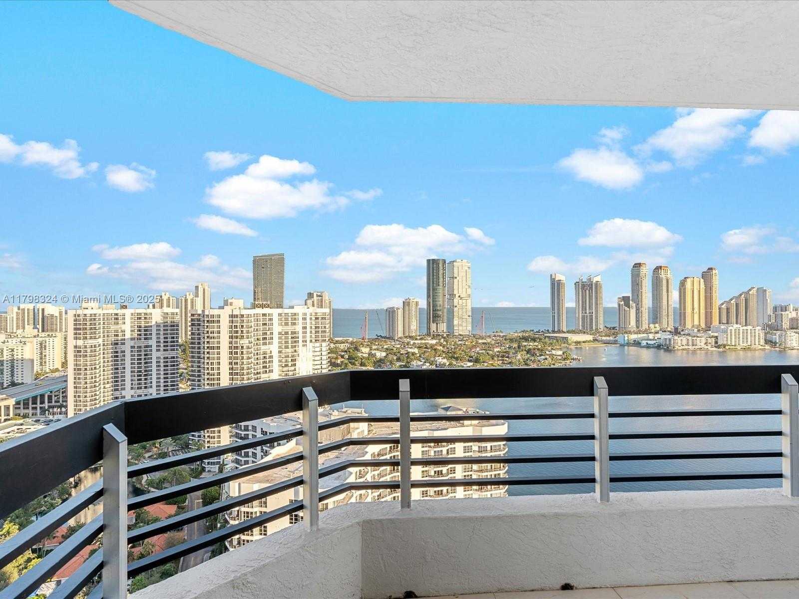 Small Image of 3530 MYSTIC POINTE DR #LPH10, Aventura Number 5