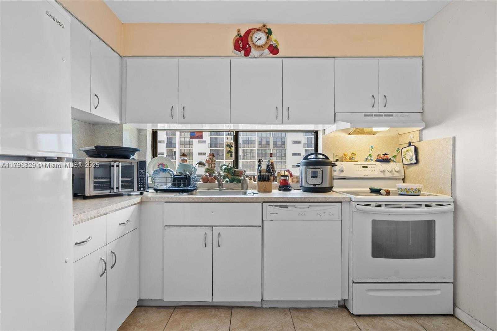 Small Image of 17021 NORTH BAY RD #727, Sunny Isles Beach Number 10