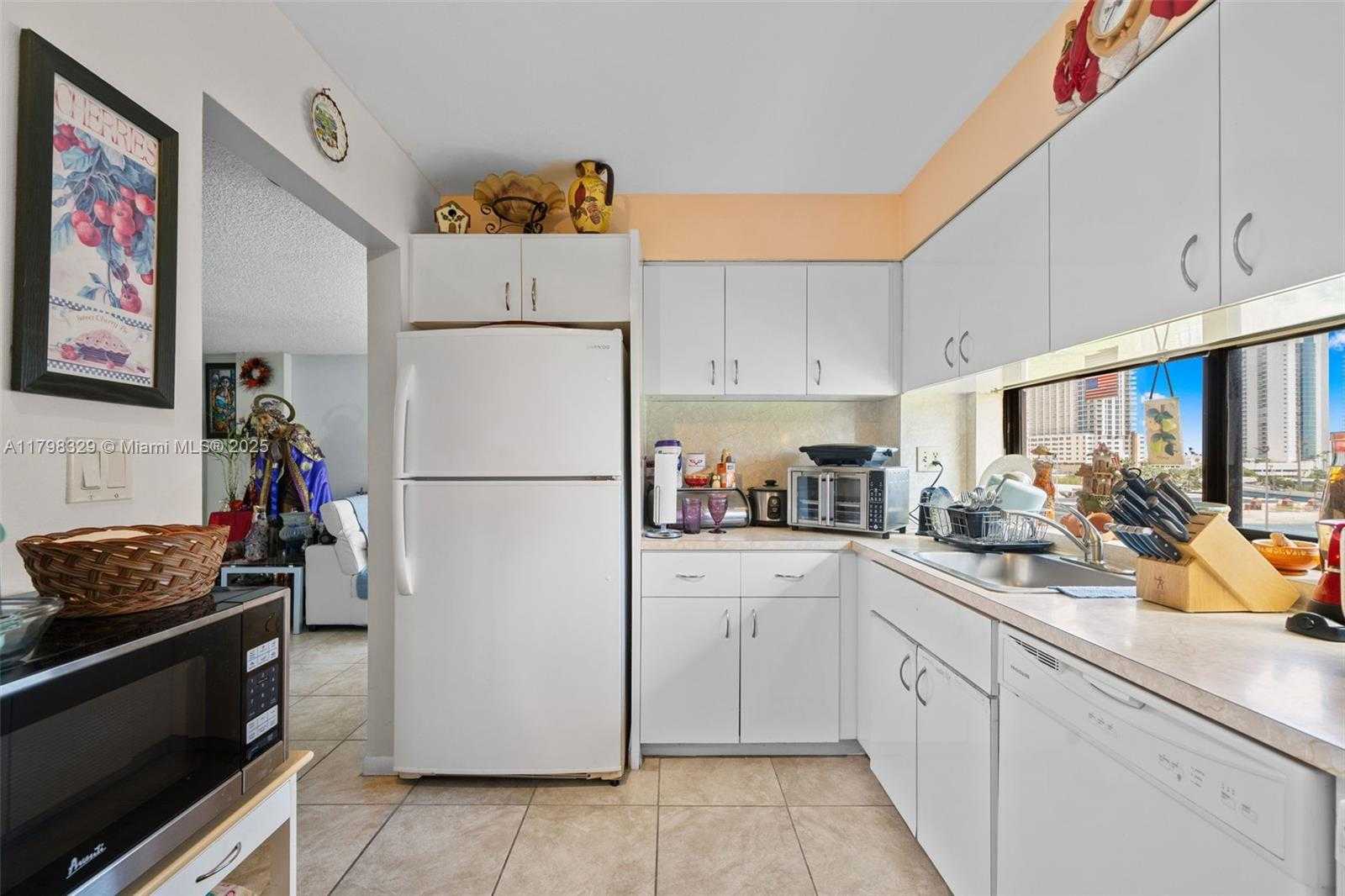 Small Image of 17021 NORTH BAY RD #727, Sunny Isles Beach Number 11