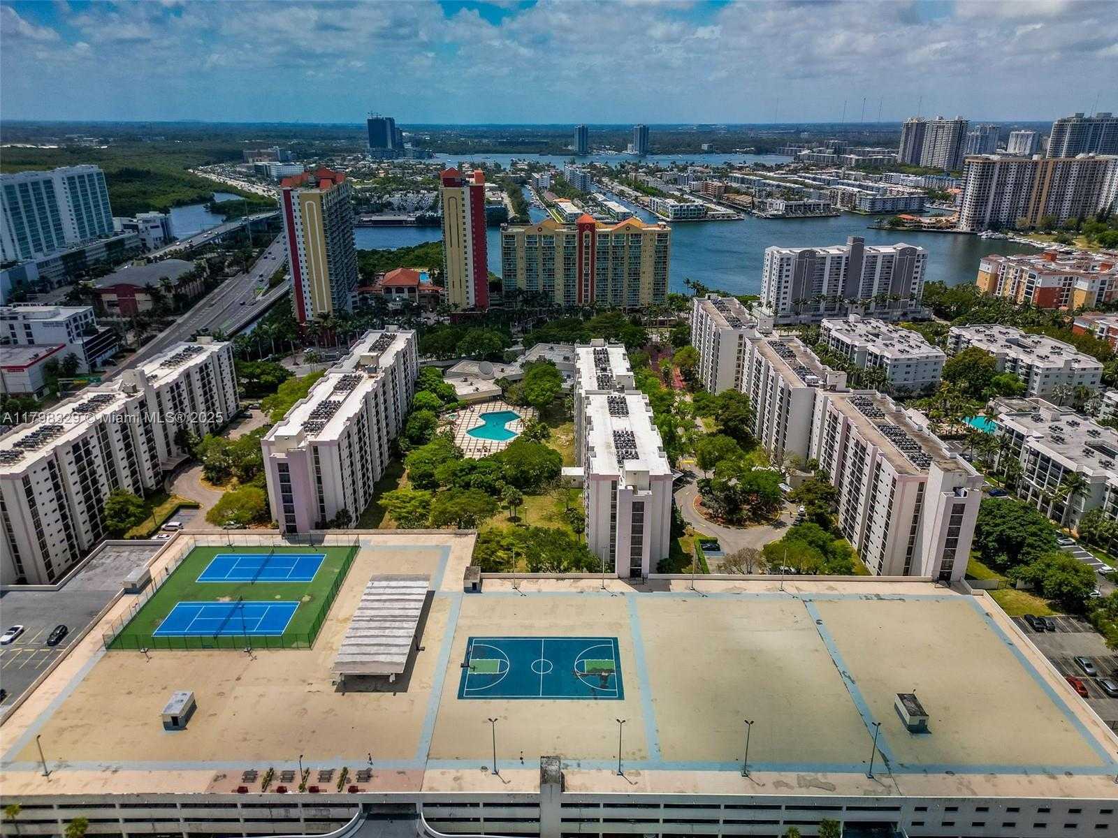 Small Image of 17021 NORTH BAY RD #727, Sunny Isles Beach Number 26