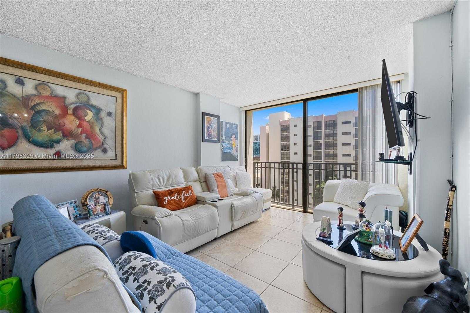 Small Image of 17021 NORTH BAY RD #727, Sunny Isles Beach Number 4