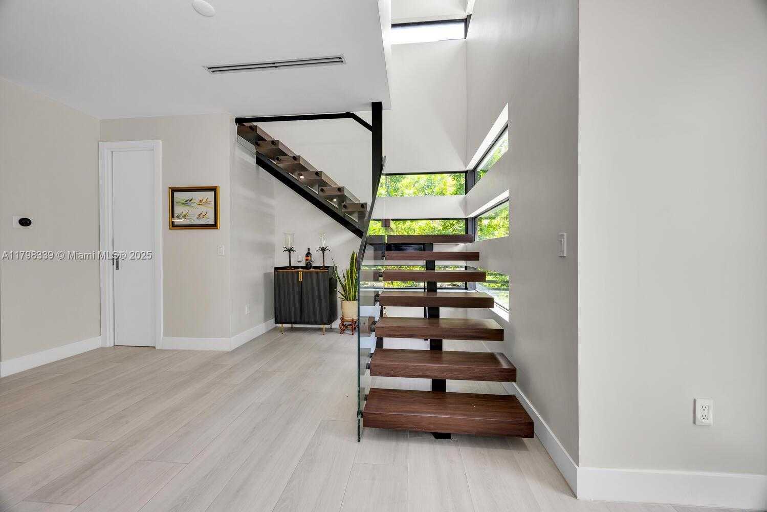 Small Image of 3224 ELIZABETH ST #3224, Miami Number 12