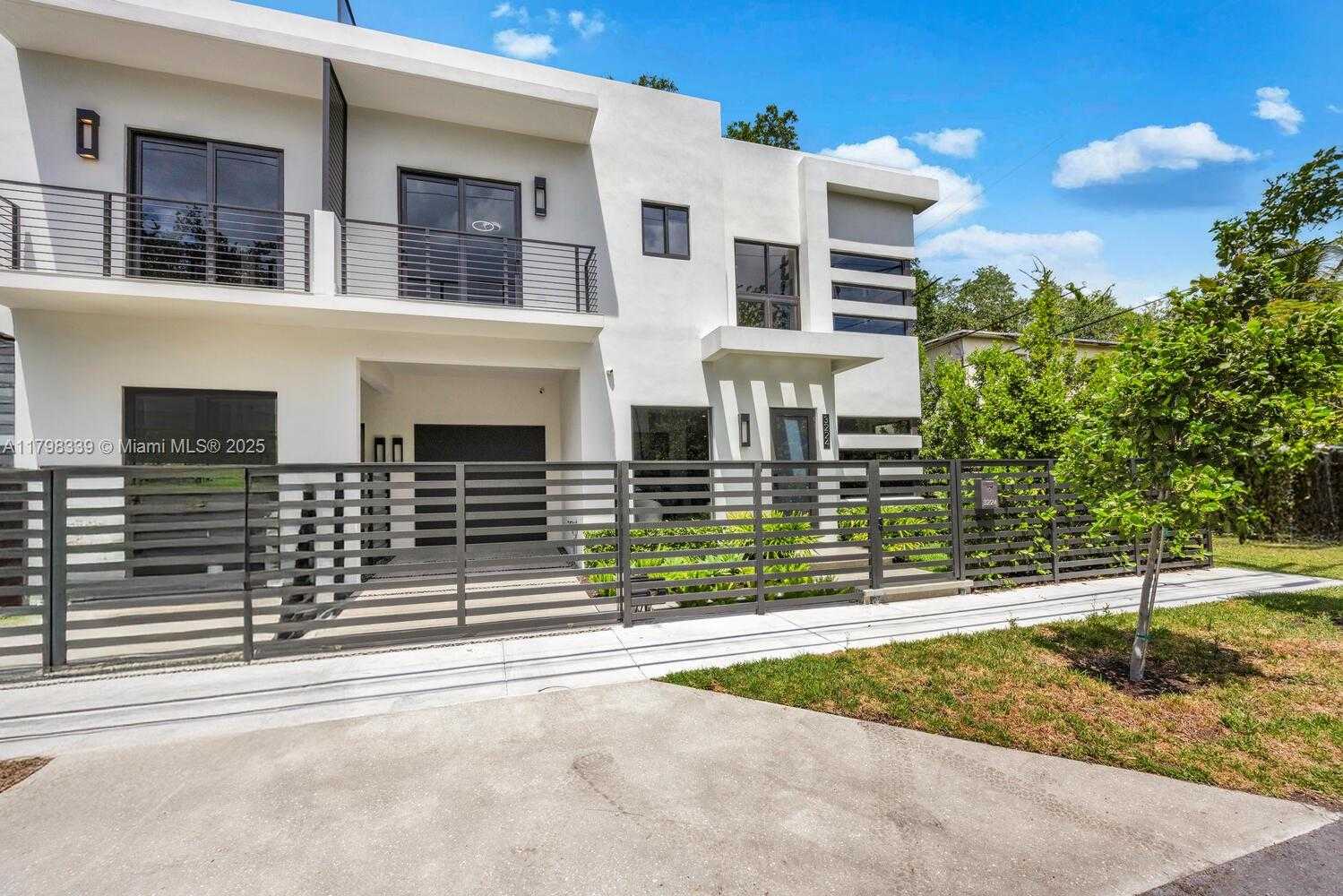 Small Image of 3224 ELIZABETH ST #3224, Miami Number 2