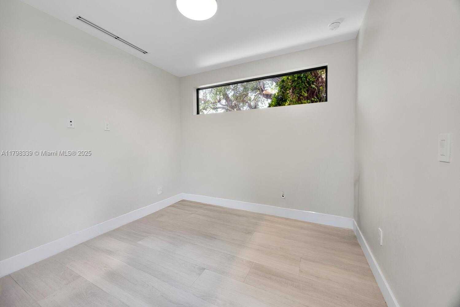 Small Image of 3224 ELIZABETH ST #3224, Miami Number 20