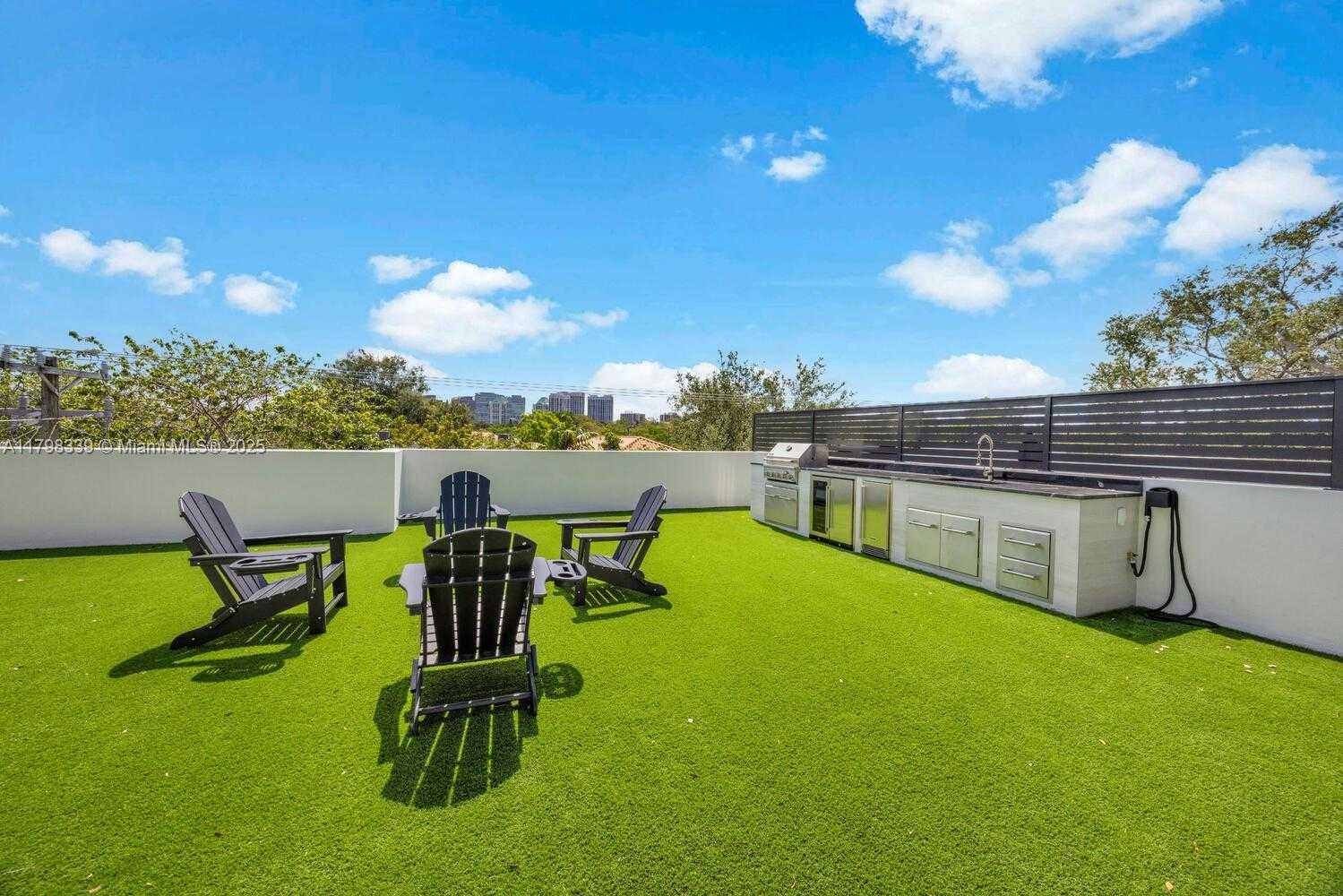 Small Image of 3224 ELIZABETH ST #3224, Miami Number 25