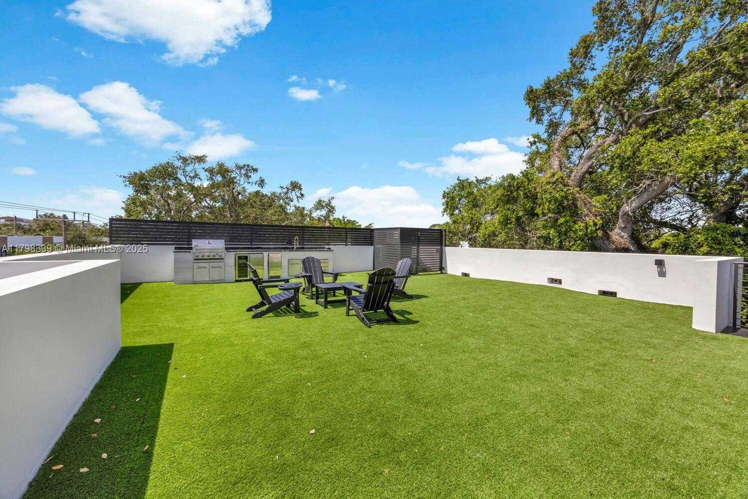 Small Image of 3224 ELIZABETH ST #3224, Miami Number 27