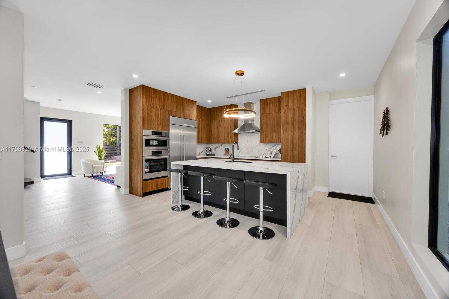 Small Image of 3224 ELIZABETH ST #3224, Miami Number 8