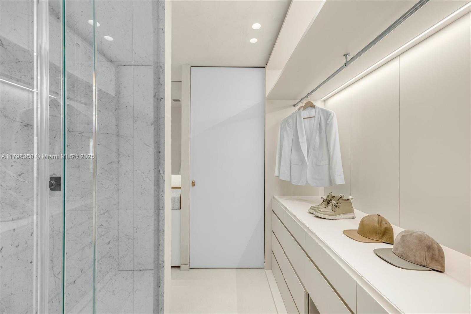 Small Image of 1040 BISCAYNE BLVD #3007, Miami Number 18