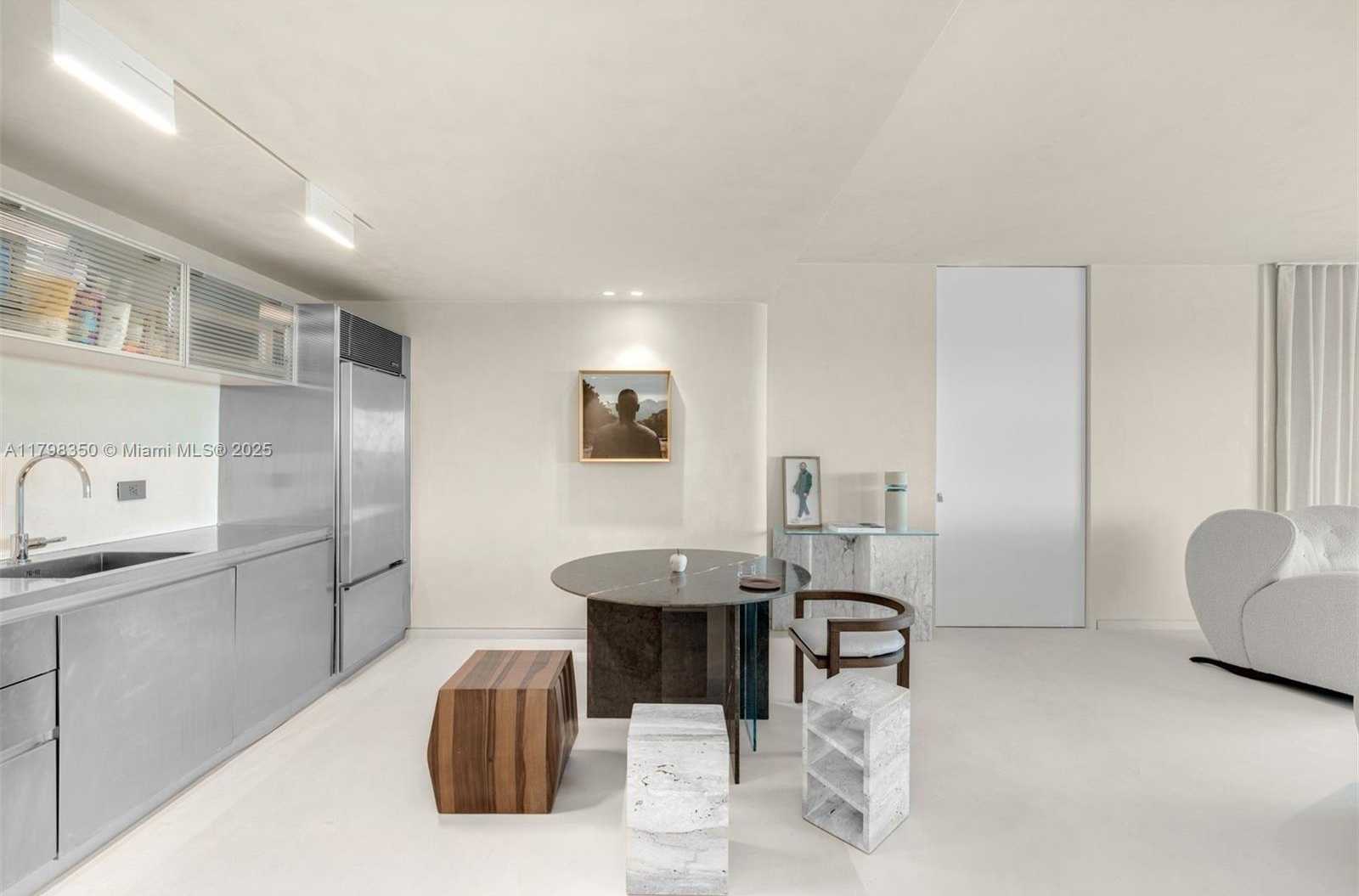 Small Image of 1040 BISCAYNE BLVD #3007, Miami Number 2