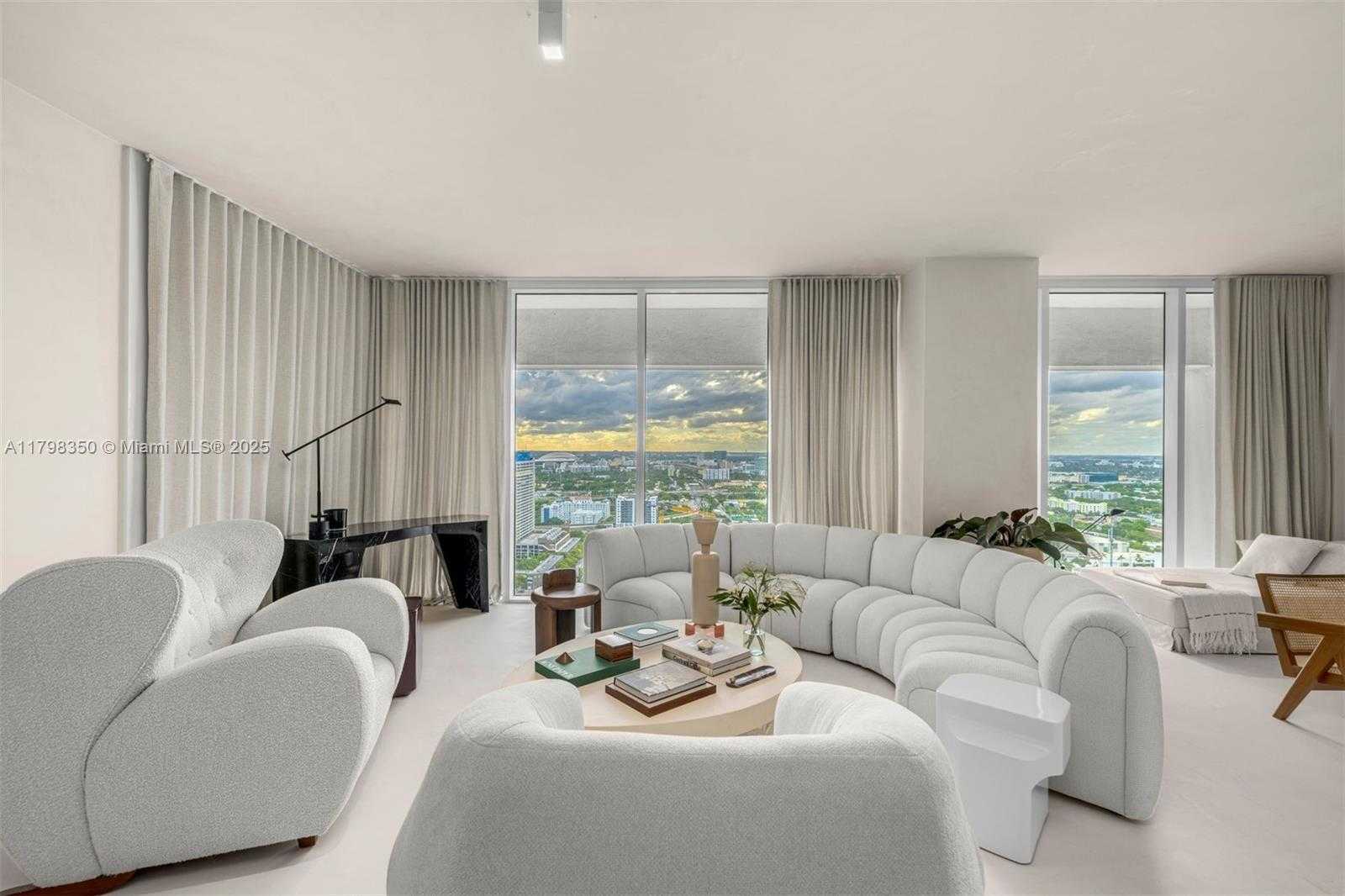 Small Image of 1040 BISCAYNE BLVD #3007, Miami Number 3