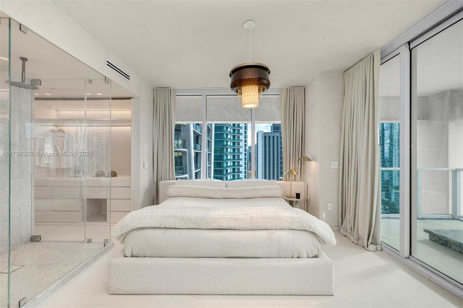 Small Image of 1040 BISCAYNE BLVD #3007, Miami Number 5