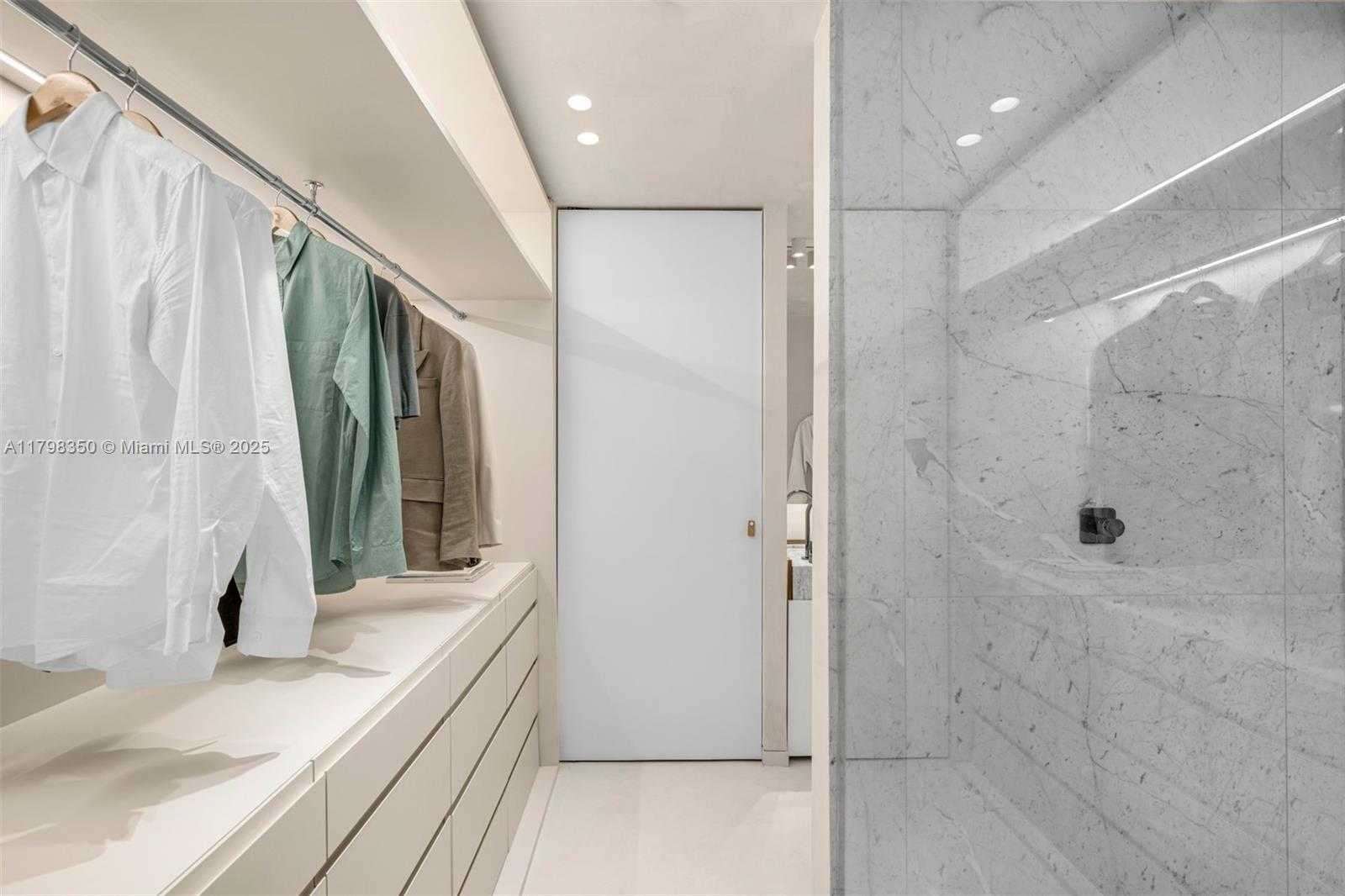 Small Image of 1040 BISCAYNE BLVD #3007, Miami Number 6