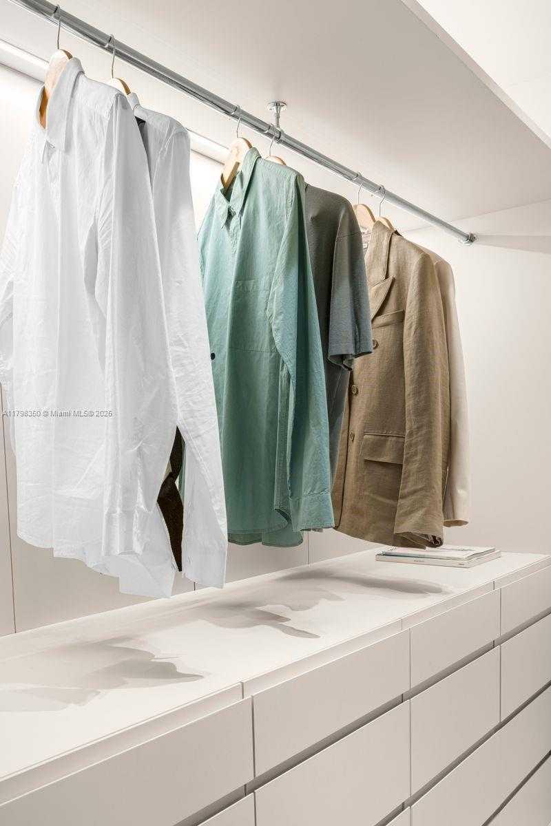 Small Image of 1040 BISCAYNE BLVD #3007, Miami Number 7