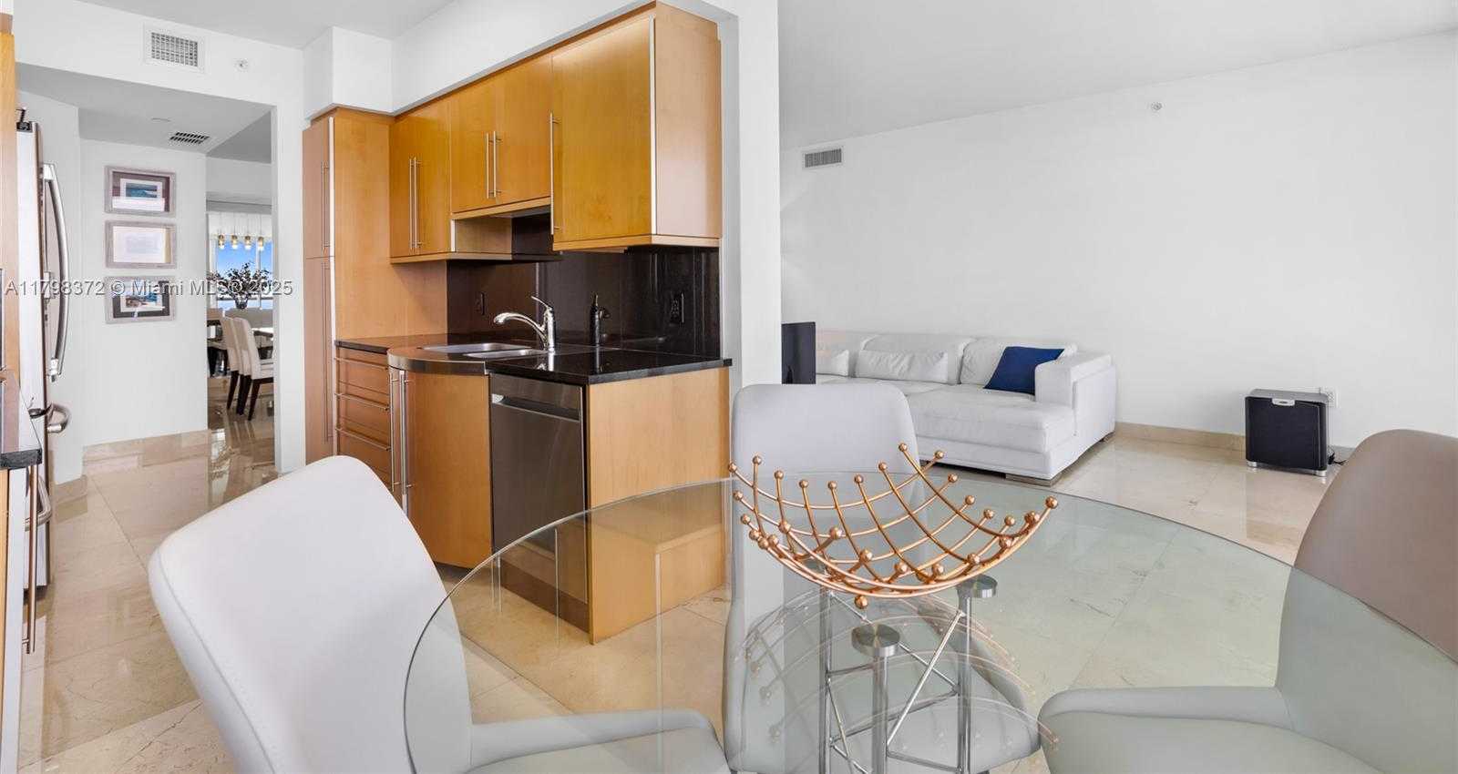Small Image of 6365 COLLINS AVE #3202, Miami Beach Number 13