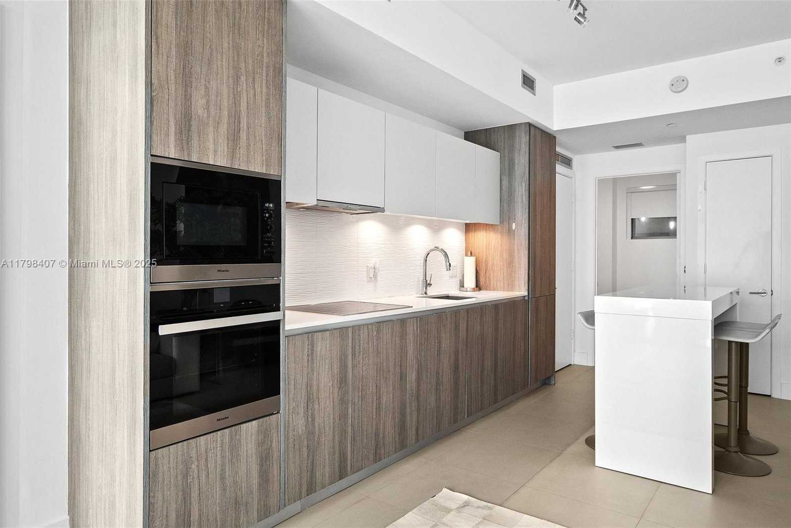 Small Image of 2900 NORTH EAST 7TH AVE #4406, Miami Number 17